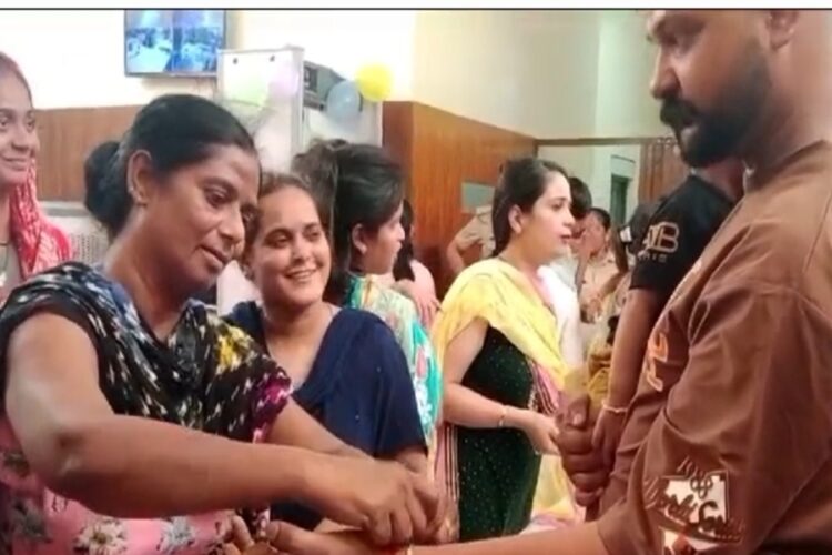 Jail administration arranged refreshments for sisters on Raksha Bandhan