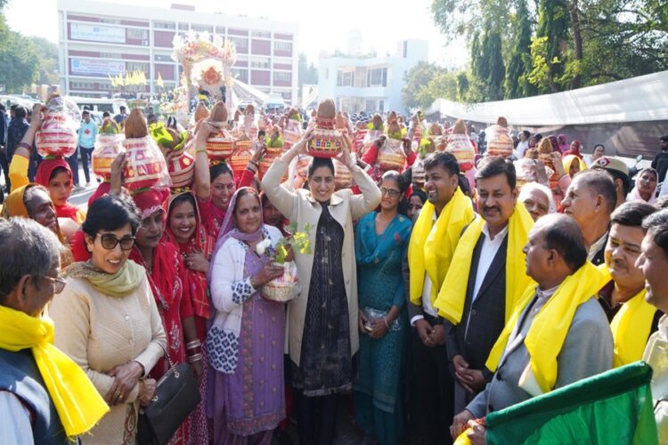 अंतरराष्ट्रीय गीता महोत्सव पर निकाली गई शोभा यात्रा