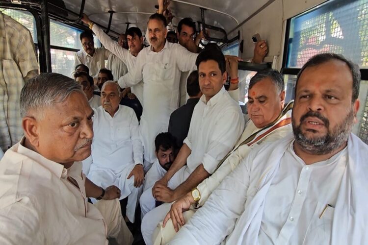 सोनिया और राहुल के खिलाफ ED की चार्जशीट के विरोध में कांग्रेस का प्रदर्शन, भूपेंद्र हुड्‌डा समेत कई नेता हिरासत में