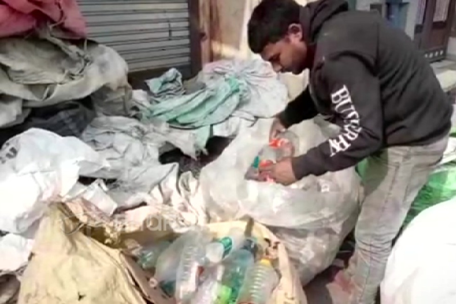 प्लास्टिक की बोतलों की छटाई